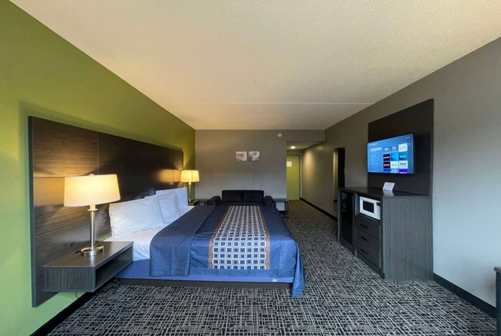 Suite, 1 cama de matrimonio grande, no fumadores del hotel Wingate by Wyndham Lake George. Foto 4
