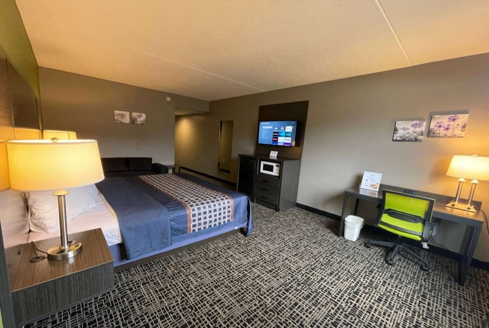Suite, 1 cama de matrimonio grande, no fumadores del hotel Wingate by Wyndham Lake George. Foto 5