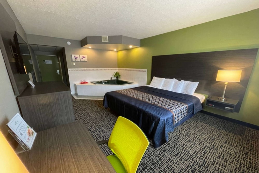 Suite Deluxe, 1 cama de matrimonio grande, no fumadores del hotel Wingate by Wyndham Lake George