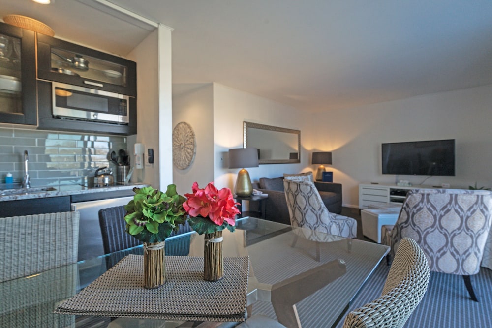 Suite Lujo 1 Cama king Sofá Cama incluido del hotel East Hampton House Resort. Foto 1