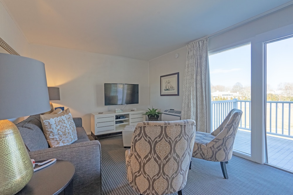 Suite Lujo 1 Cama king Sofá Cama incluido del hotel East Hampton House Resort. Foto 3