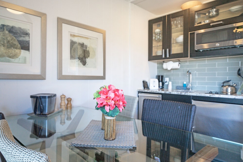 Suite Lujo 1 Cama king Sofá Cama incluido del hotel East Hampton House Resort. Foto 4