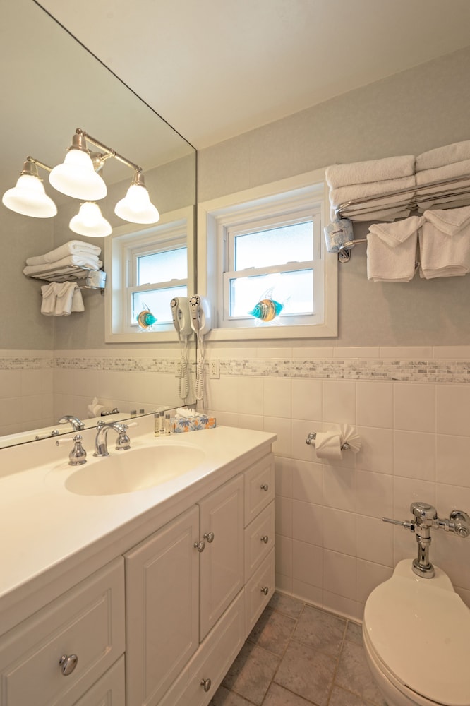 Suite Lujo 1 Cama king Sofá Cama incluido del hotel East Hampton House Resort. Foto 5