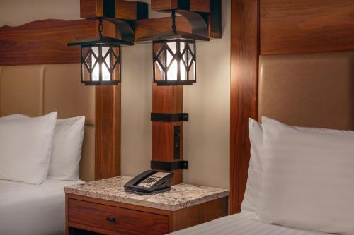 Waterfront Collection Lake View Queen del hotel High Peaks Resort. Foto 1