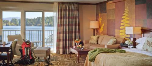 Waterfront Collection Balcony Junior Suite del hotel High Peaks Resort. Foto 2