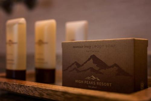 Waterfront Collection Balcony Junior Suite del hotel High Peaks Resort. Foto 3