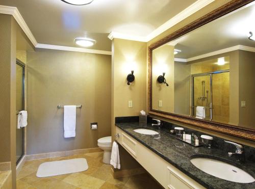 Waterfront Collection Bay Window Junior Suite del hotel High Peaks Resort. Foto 1