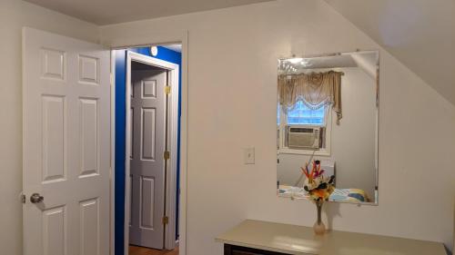 Suite de 2 dormitorios del hotel Seven Dwarfs and Cabins. Foto 3