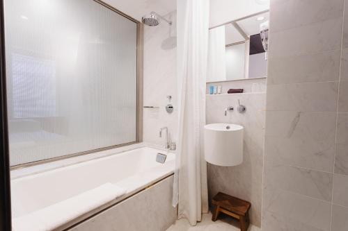 Habitación Doble Económica del hotel Alameda Highline. Foto 4