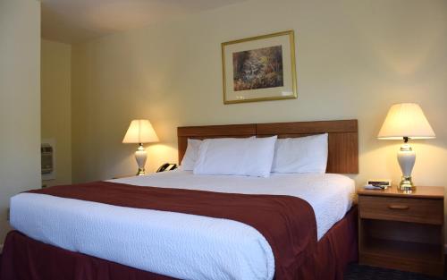 Habitación con cama extragrande. del hotel Nordick's Inn. Foto 4