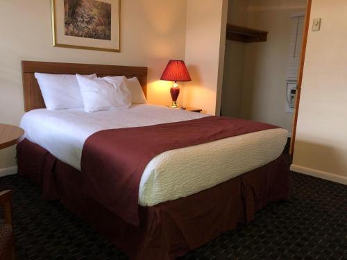 Habitación con cama extragrande. del hotel Nordick's Inn. Foto 5