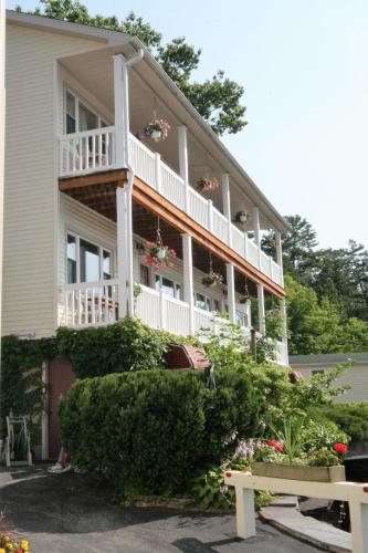 Habitación Doble con vistas al lago - 2 camas dobles del hotel Nordick's Inn. Foto 2