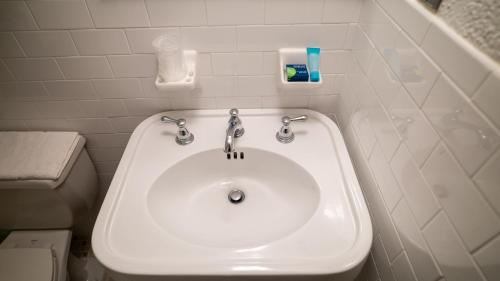 Habitación - 1 cama extragrande - No fumadores del hotel Holland Jersey City/hoboken. Foto 6