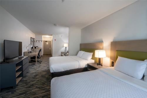 Suite Estudio con 2 camas grandes del hotel Country Inn & Suites by Radisson, Lake George (Queensbury), NY. Foto 8