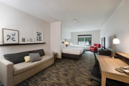 Suite Estudio con 2 camas grandes del hotel Country Inn & Suites by Radisson, Lake George (Queensbury), NY. Foto 9