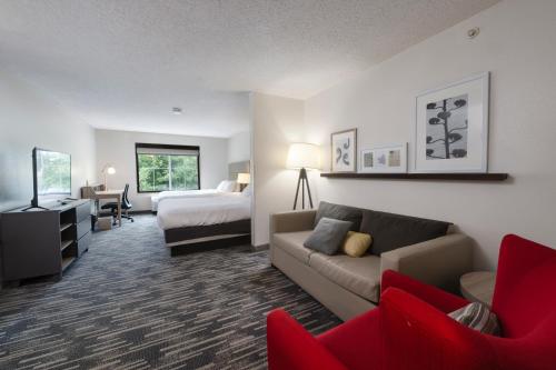 Suite Estudio con 2 camas grandes del hotel Country Inn & Suites by Radisson, Lake George (Queensbury), NY. Foto 12