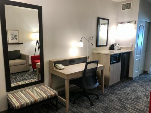Suite de 1 dormitorio con cama extragrande - No fumadores del hotel Country Inn & Suites by Radisson, Lake George (Queensbury), NY