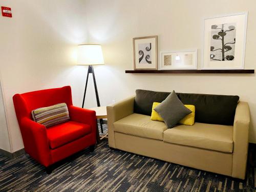 Suite de 1 dormitorio con cama extragrande - No fumadores del hotel Country Inn & Suites by Radisson, Lake George (Queensbury), NY. Foto 2