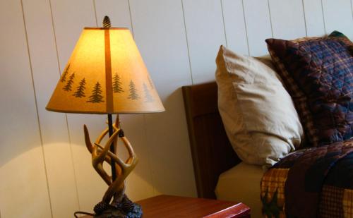 Habitación con cama grande del hotel The Montreal. Foto 2