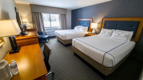 Premium Mountain View with Two Queen Beds del hotel Fort William Henry and Conference Center. Foto 3