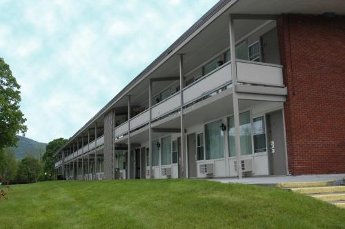 Deluxe Mountain View with Two Queen Beds del hotel Fort William Henry and Conference Center. Foto 1