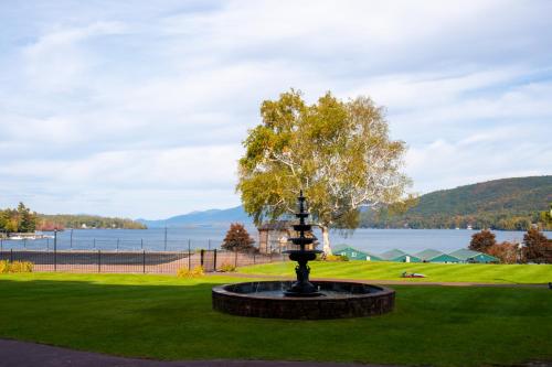 Deluxe Lake View with Two Queen Beds del hotel Fort William Henry and Conference Center. Foto 2
