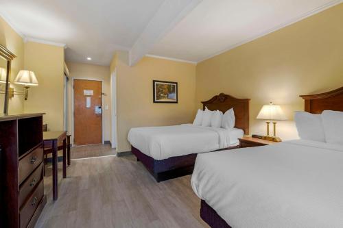 Habitación con 2 camas dobles - No fumadores del hotel Best Western Of Lake George