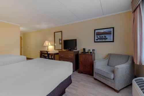 Habitación con 2 camas dobles - No fumadores del hotel Best Western Of Lake George. Foto 3