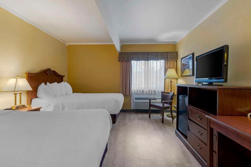 Habitación con 2 camas dobles - No fumadores del hotel Best Western Of Lake George. Foto 7