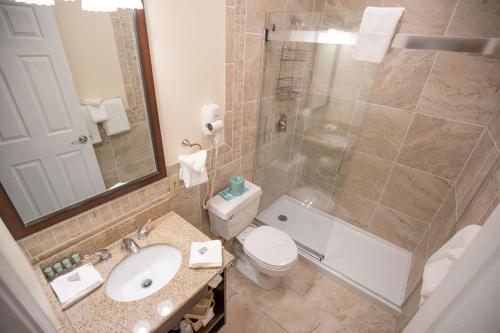 Habitación con 2 camas dobles - No fumadores del hotel Best Western Of Lake George. Foto 9
