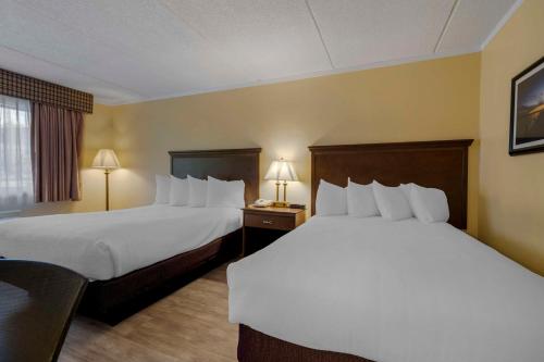 Habitación Deluxe con 2 camas dobles - No fumadores del hotel Best Western Of Lake George. Foto 3