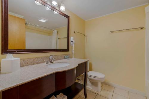 Habitación Deluxe con 2 camas dobles - No fumadores del hotel Best Western Of Lake George. Foto 4