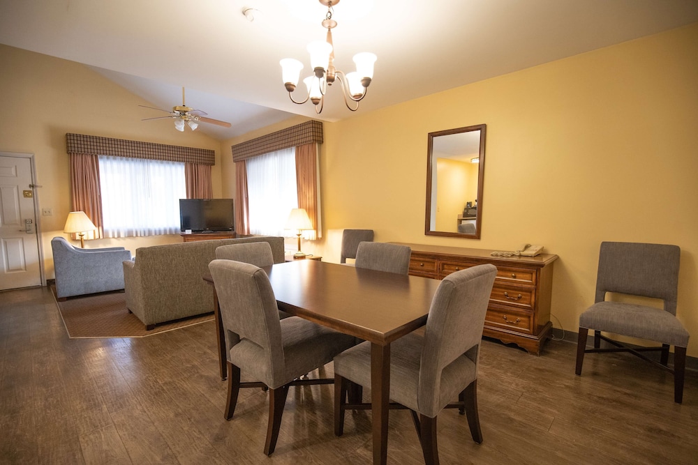 Suite, varias camas, no fumadores, chimenea (with Sofabed) del hotel Best Western Of Lake George. Foto 2