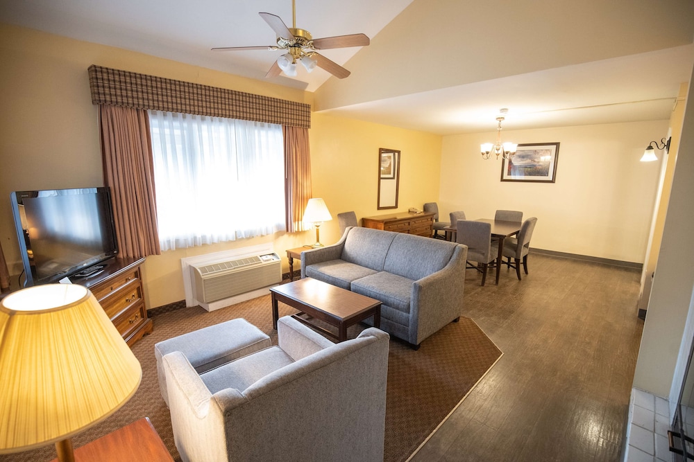 Suite, varias camas, no fumadores, chimenea (with Sofabed) del hotel Best Western Of Lake George. Foto 3