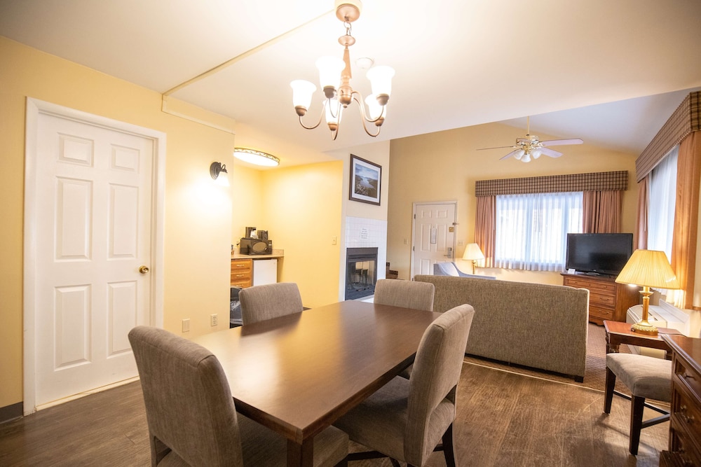 Suite, varias camas, no fumadores, chimenea (with Sofabed) del hotel Best Western Of Lake George. Foto 5