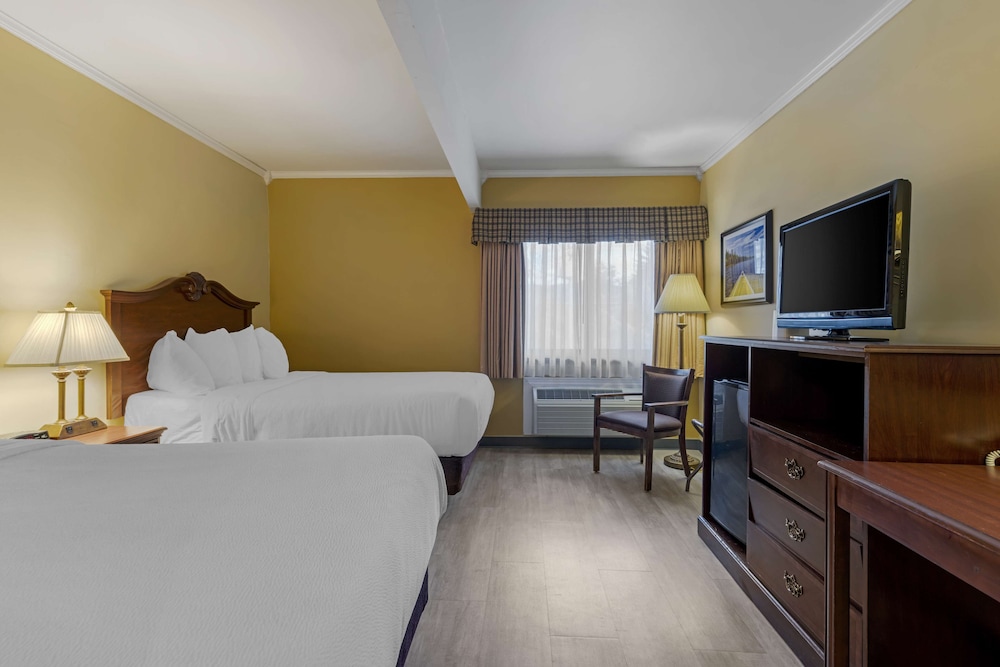 Habitación estándar doble, 2 camas dobles, no fumadores del hotel Best Western Of Lake George. Foto 7