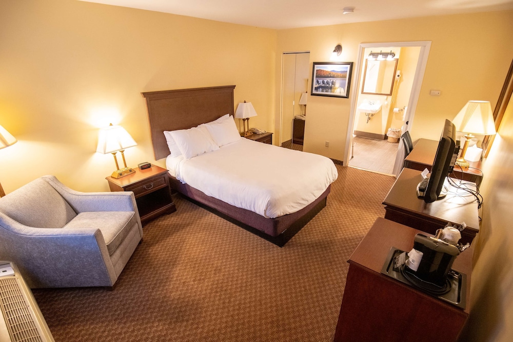 Habitación Deluxe doble, 2 camas dobles, no fumadores del hotel Best Western Of Lake George. Foto 1