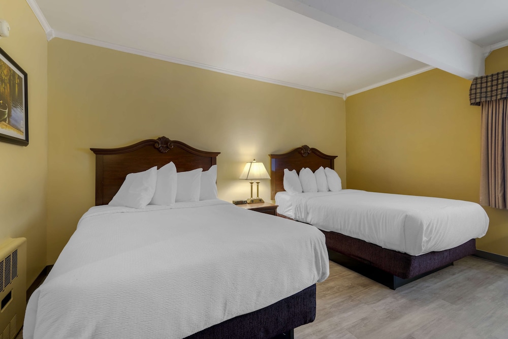 Habitación Deluxe doble, 2 camas dobles, no fumadores del hotel Best Western Of Lake George. Foto 6