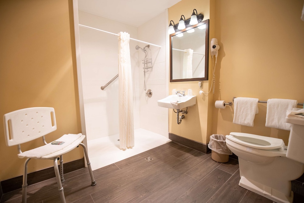 Habitación estándar, 1 cama doble, accesible para personas con discapacidad, no fumadores del hotel Best Western Of Lake George. Foto 7