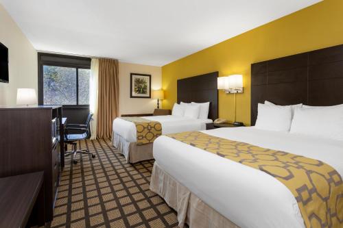 Habitación con 2 camas grandes - No fumadores del hotel Baymont By Wyndham Queensbury / Lake George. Foto 3
