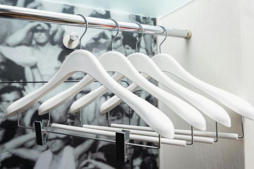 Habitación - cama extragrande - Adaptada para personas con movilidad reducida del hotel Citizenm New York Bowery. Foto 2