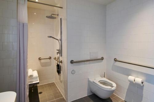 Habitación - cama extragrande - Adaptada para personas con movilidad reducida del hotel Citizenm New York Bowery. Foto 3