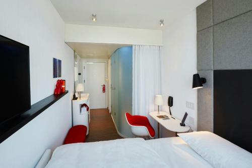 Habitación con cama extragrande - Planta superior del hotel Citizenm New York Bowery. Foto 4