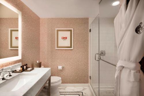 Suite con cama extragrande del hotel Reikart House Buffalo, A Tribute Portfolio. Foto 4