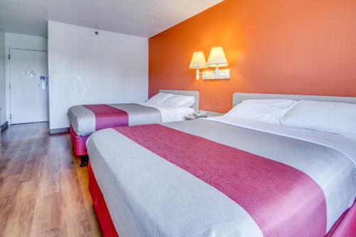 Habitación con 2 camas grandes - Adaptada para personas con discapacidad del hotel 6 Buffalo - Amherst. Foto 3