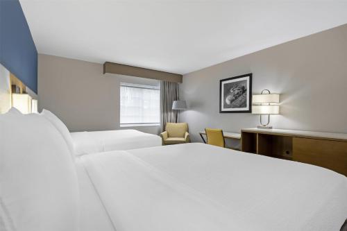 Suite Doble Deluxe con cama grande - No Fumadores del hotel Best Western Cooperstown. Foto 5