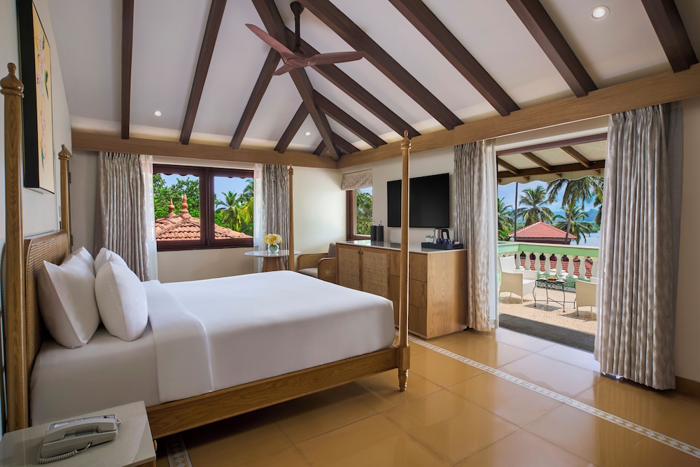 Junior Suite con 1 cama doble, lado piscina del hotel Mercure Goa Devaaya Resort