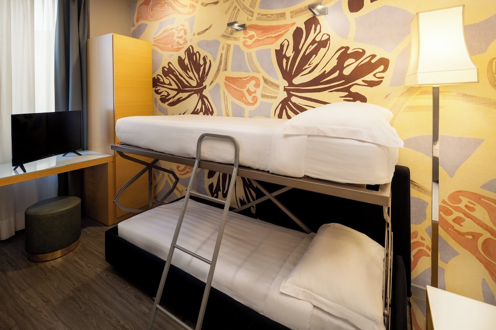Habitación Premium, varias camas del hotel Holiday Inn Milan - Garibaldi Station, An Ihg. Foto 2