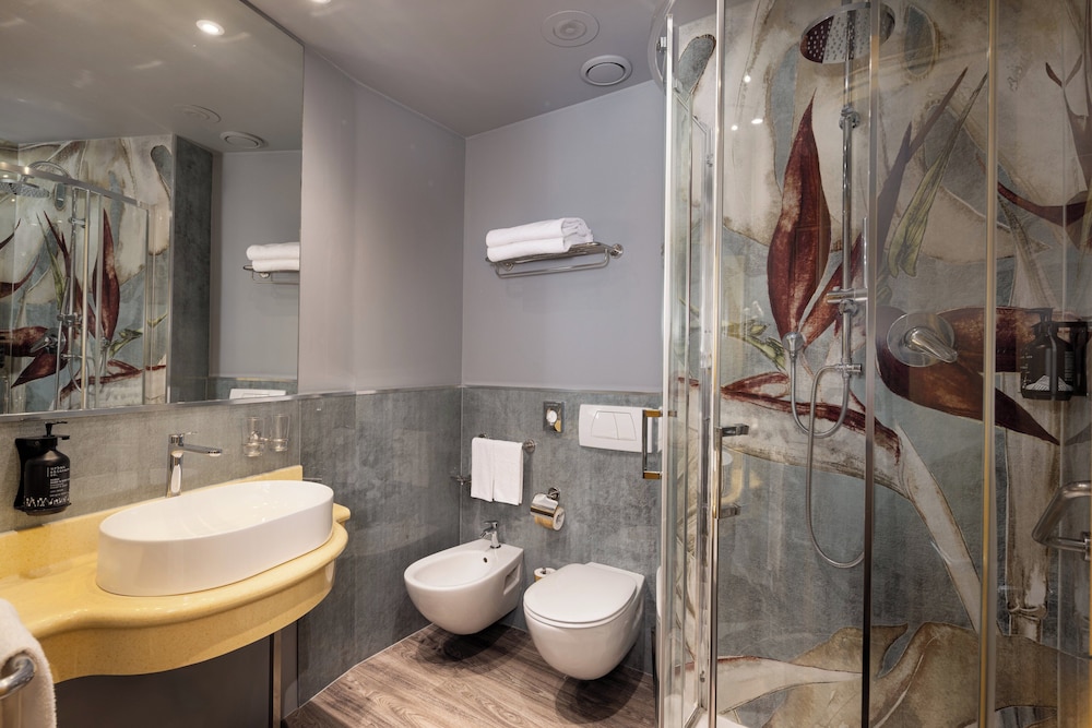 Habitación estándar del hotel Holiday Inn Milan - Garibaldi Station, An Ihg. Foto 6