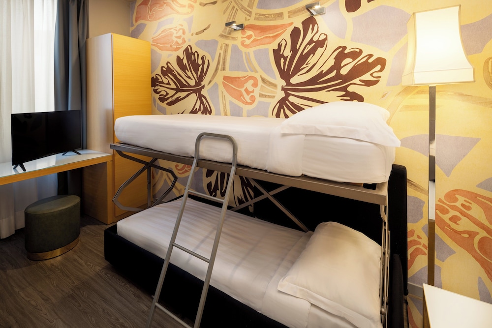 Habitación Premium, varias camas del hotel Holiday Inn Milan - Garibaldi Station, An Ihg. Foto 2